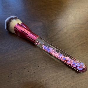 It cosmetics love is the foundation brush 2020